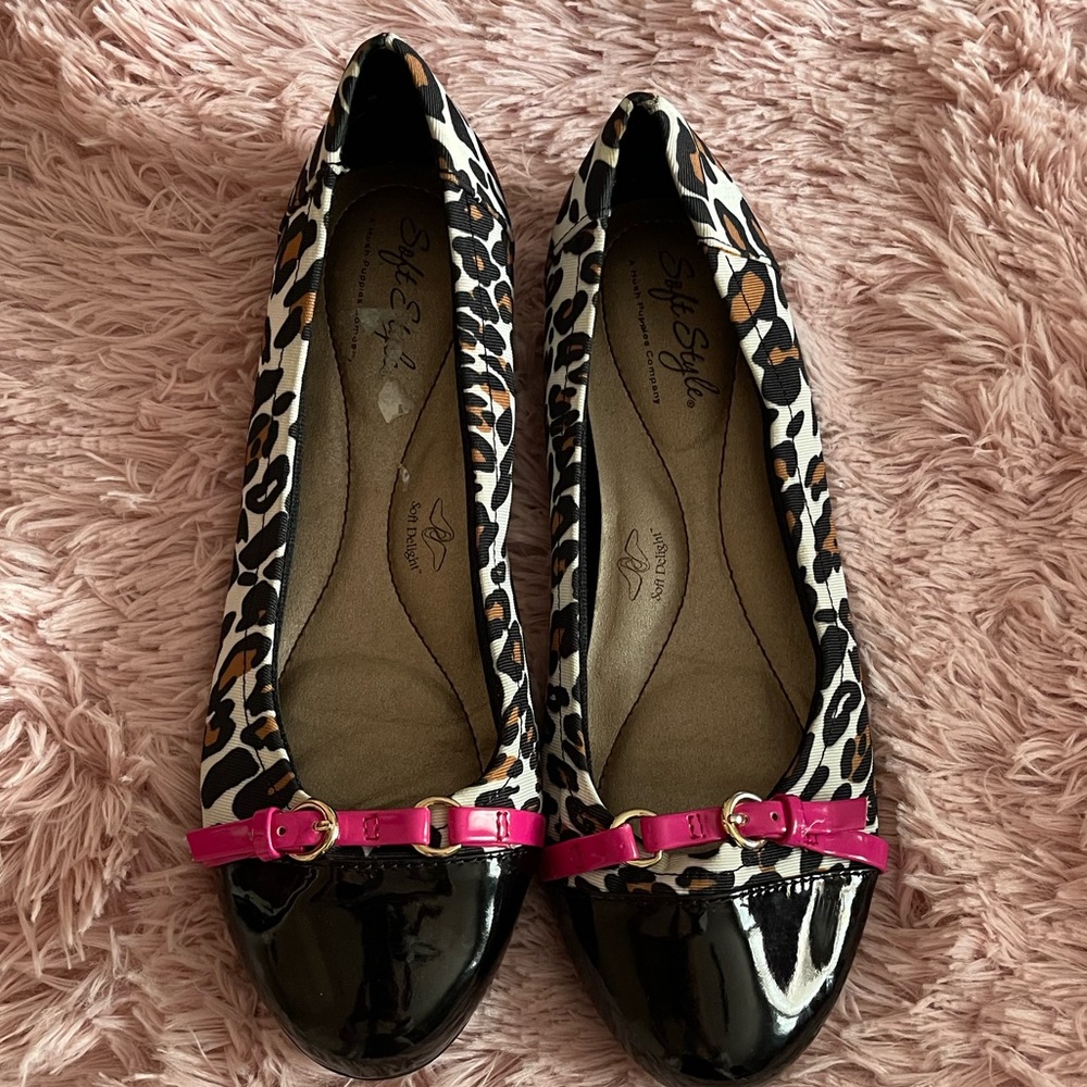 Cheetah print flats. Cute pink bows on each shoe.